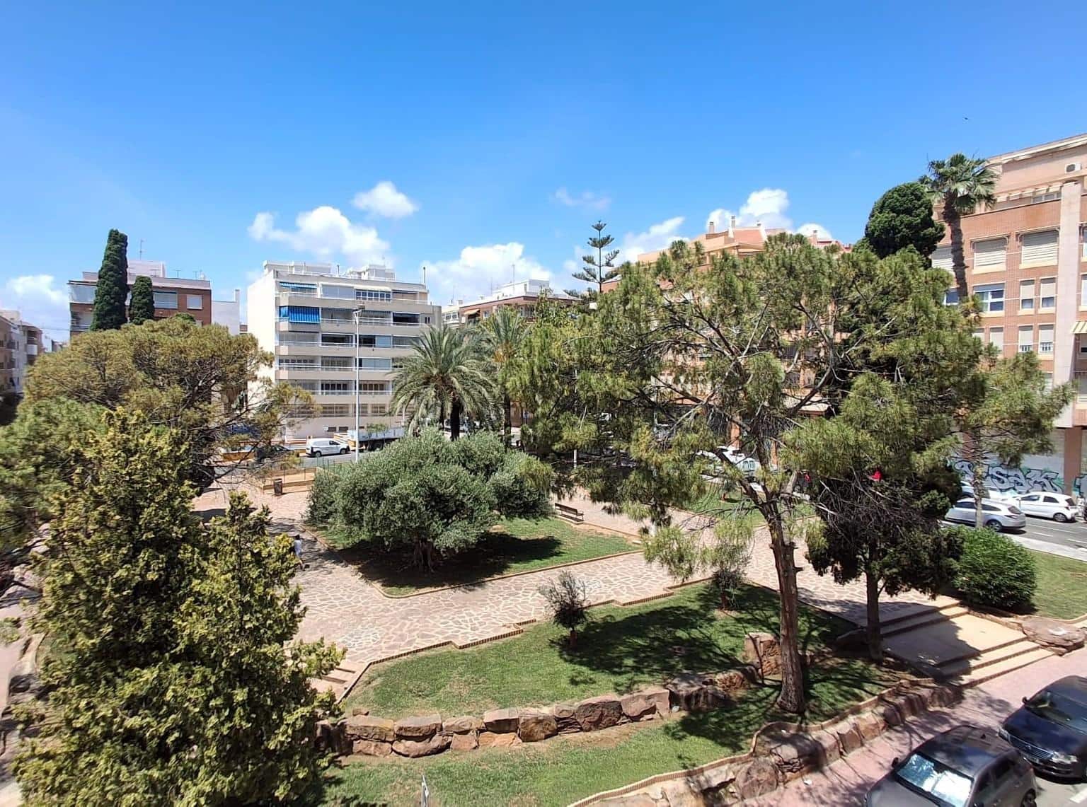 Apartamento de 2 habitaciones en Torrevieja en venta - 165.000 € (Ref: 9900416)