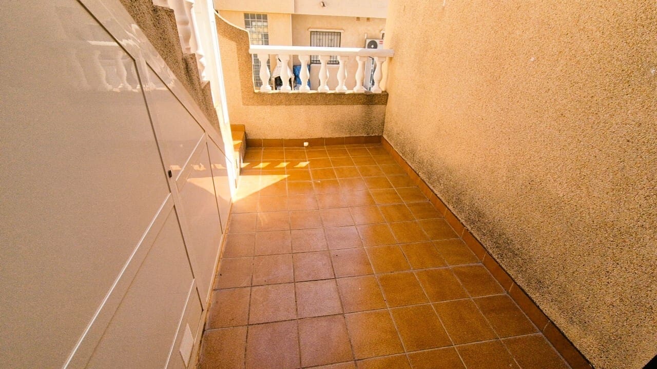 2 bedroom Semi-detached Villa for sale in Villamartin with pool garage - € 269,000 (Ref: 9910511)