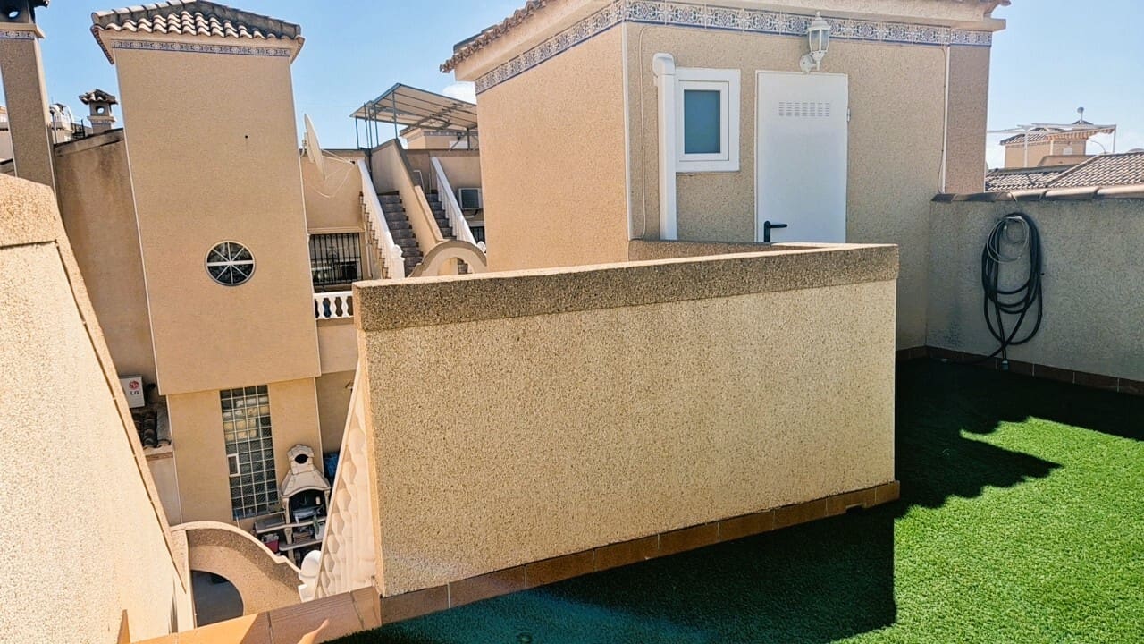 2 bedroom Semi-detached Villa for sale in Villamartin with pool garage - € 269,000 (Ref: 9910511)