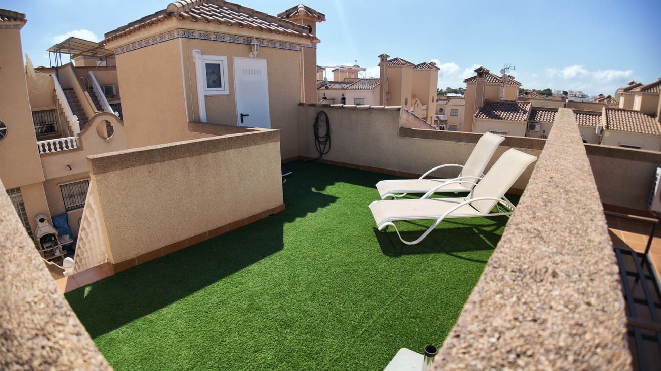 2 bedroom Semi-detached Villa for sale in Villamartin with pool garage - € 269,000 (Ref: 9910511)