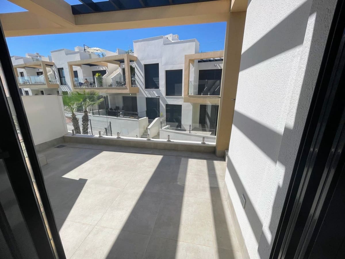2 soverom Leilighet til salgs i Villamartin med svømmebasseng garasje - € 249 000 (Ref: 9912776)