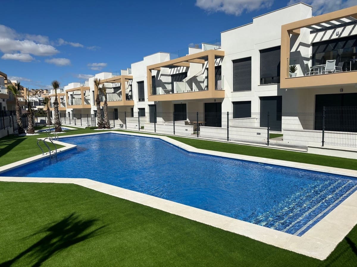 2 soverom Leilighet til salgs i Villamartin med svømmebasseng garasje - € 249 000 (Ref: 9912776)