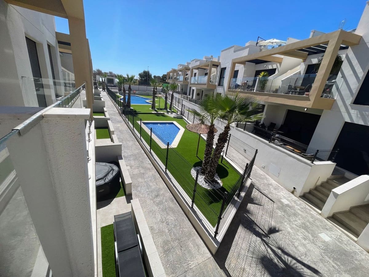 2 soverom Leilighet til salgs i Villamartin med svømmebasseng garasje - € 249 000 (Ref: 9912776)