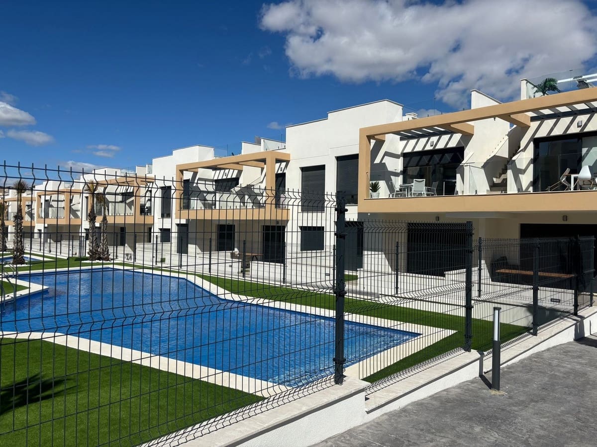 2 soverom Leilighet til salgs i Villamartin med svømmebasseng garasje - € 249 000 (Ref: 9912776)