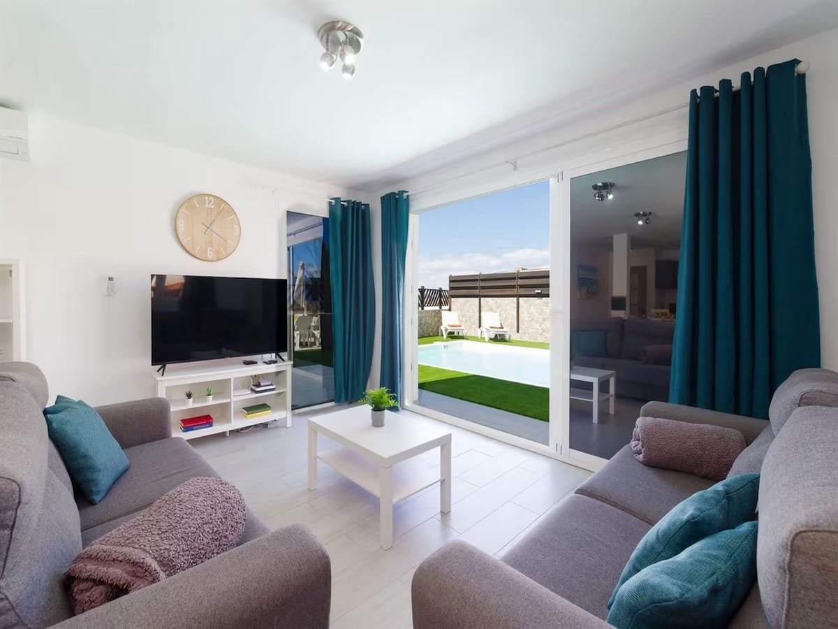 3 Zimmer Villa zu verkaufen in Corralejo mit Pool Garage - 749.999 € (Ref: 9912787)