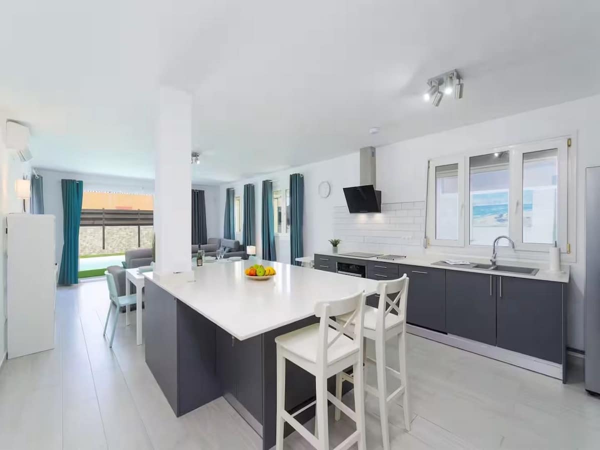 3 Zimmer Villa zu verkaufen in Corralejo mit Pool Garage - 749.999 € (Ref: 9912787)