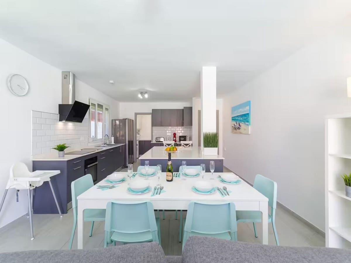 3 Zimmer Villa zu verkaufen in Corralejo mit Pool Garage - 749.999 € (Ref: 9912787)