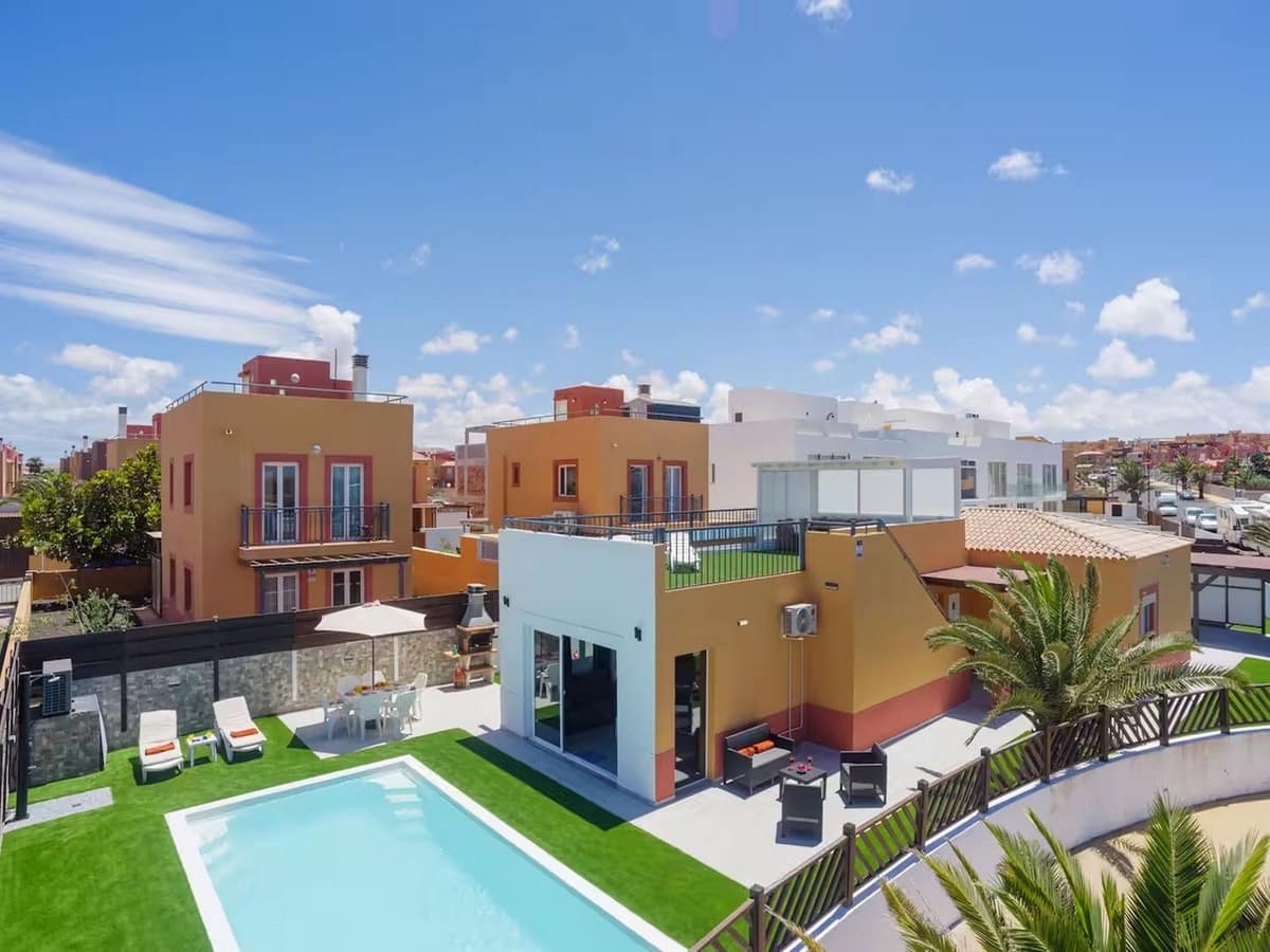 3 Zimmer Villa zu verkaufen in Corralejo mit Pool Garage - 749.999 € (Ref: 9912787)