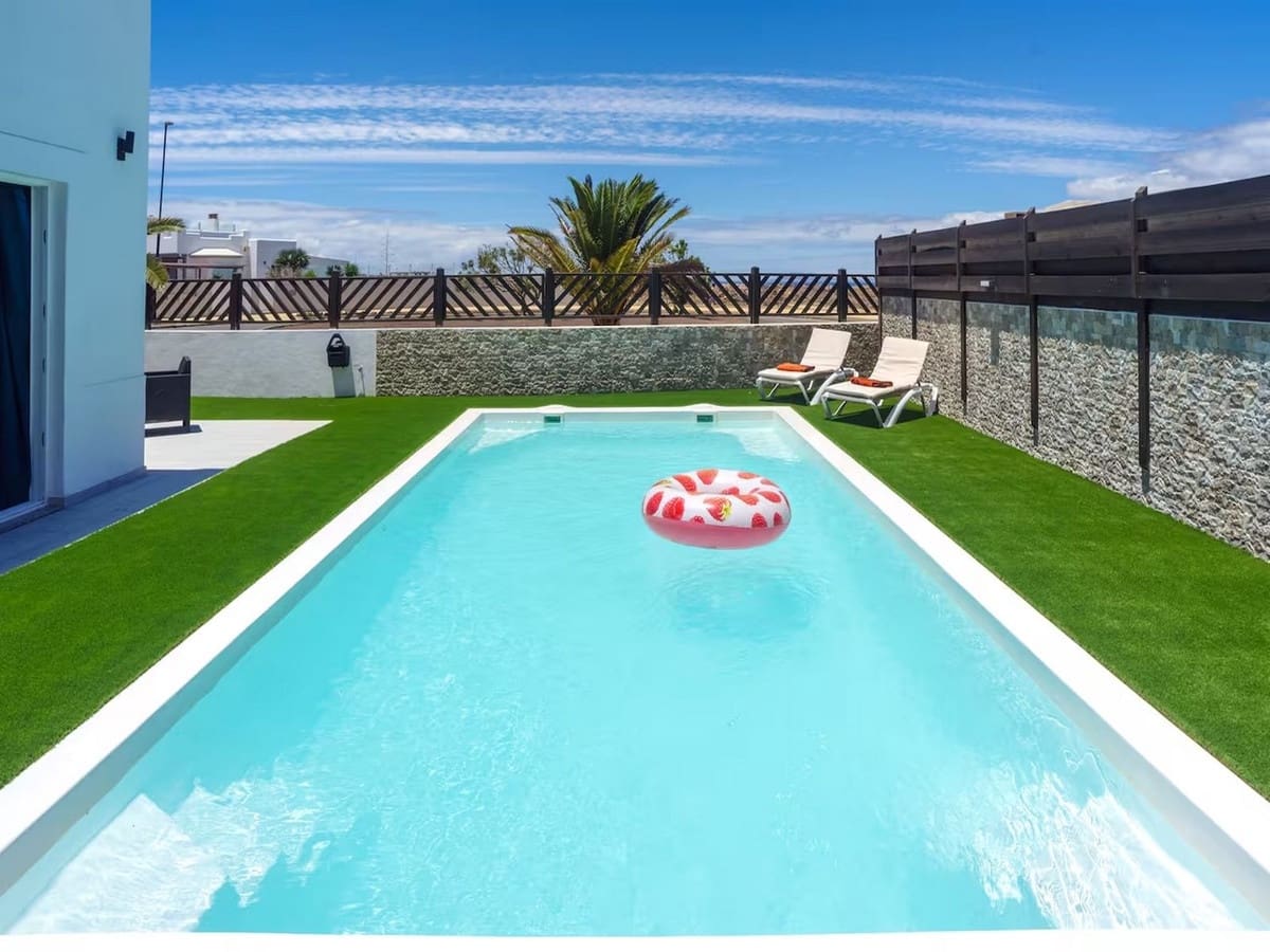 3 Zimmer Villa zu verkaufen in Corralejo mit Pool Garage - 749.999 € (Ref: 9912787)