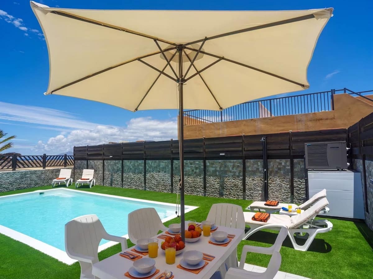 3 Zimmer Villa zu verkaufen in Corralejo mit Pool Garage - 749.999 € (Ref: 9912787)
