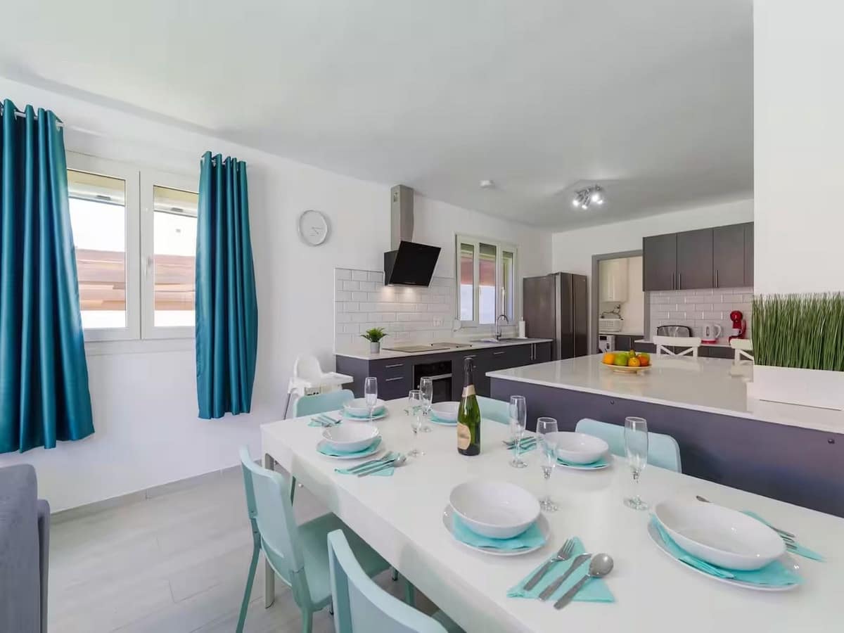 3 bedroom Villa for sale in Corralejo with pool garage - € 749,999 (Ref: 9912787)