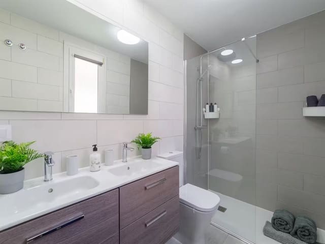 3 slaapkamer Villa te koop in Corralejo, La Oliva met zwembad garage - € 749.999 (Ref: 9912787)