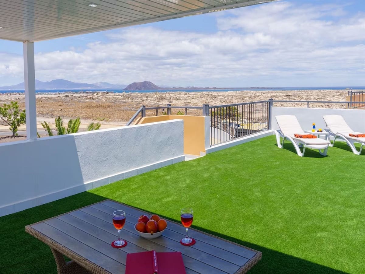 3 bedroom Villa for sale in Corralejo with pool garage - € 749,999 (Ref: 9912787)