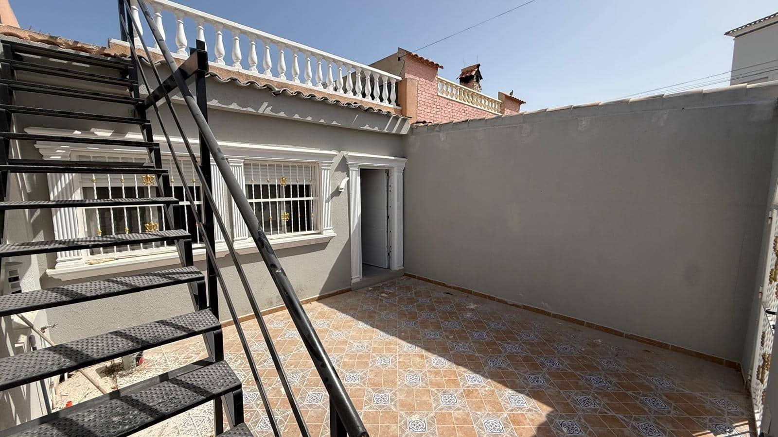 Casa de 2 habitaciones en Torrevieja en venta - 152.000 € (Ref: 9916551)