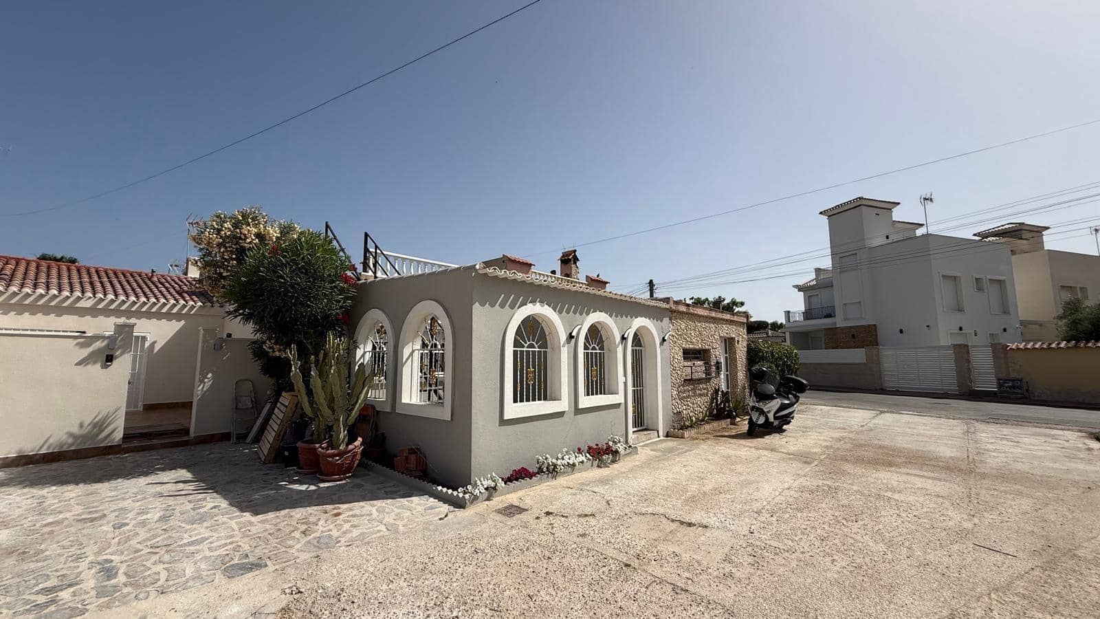 Casa de 2 habitaciones en Torrevieja en venta - 152.000 € (Ref: 9916551)