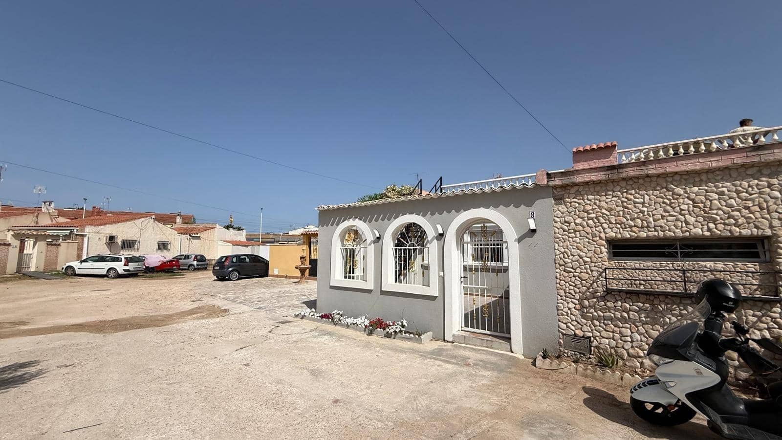 Casa de 2 habitaciones en Torrevieja en venta - 152.000 € (Ref: 9916551)