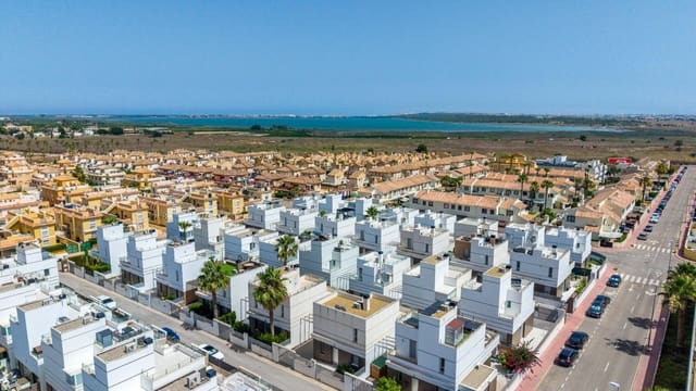 3 slaapkamer Villa te koop in Ciudad Quesada, Rojales met zwembad - € 399.000 (Ref: 9916552)