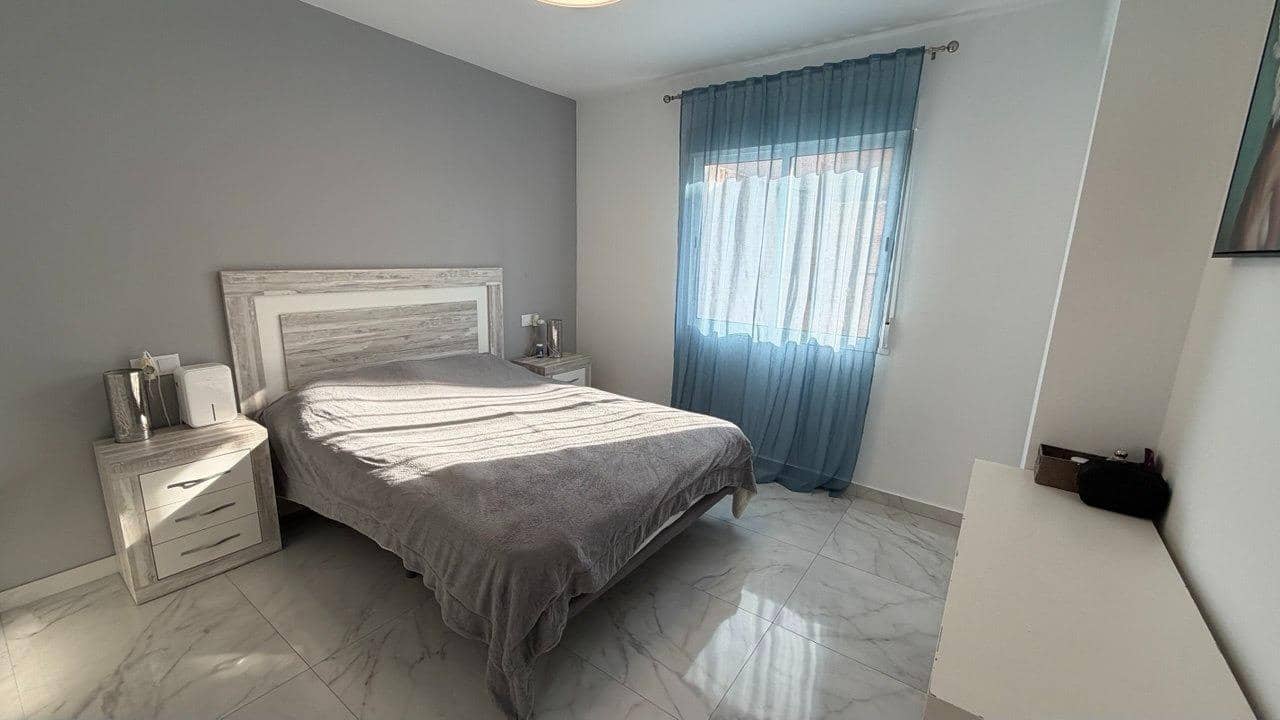 Apartamento de 3 habitaciones en Torrevieja en venta - 253.000 € (Ref: 9916558)