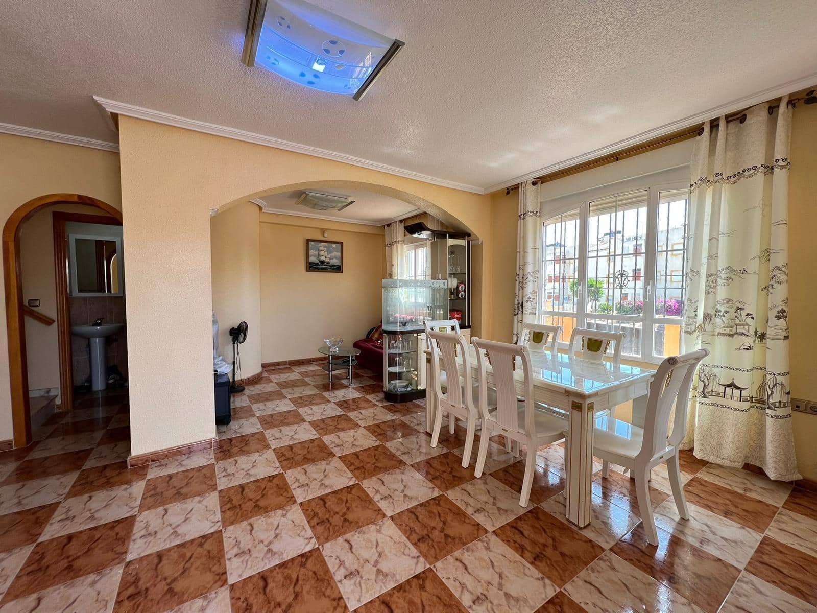 4 sovrum Semi-fristående Villa till salu i Orihuela Costa med pool - 245 000 € (Ref: 9916571)
