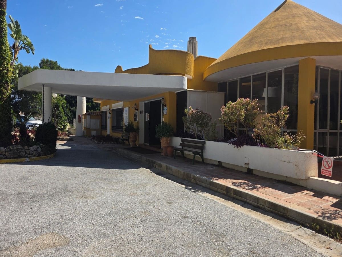 1 soveværelse Lejlighed til salg i Mijas Costa med swimmingpool - € 242.000 (Ref: 9917839)