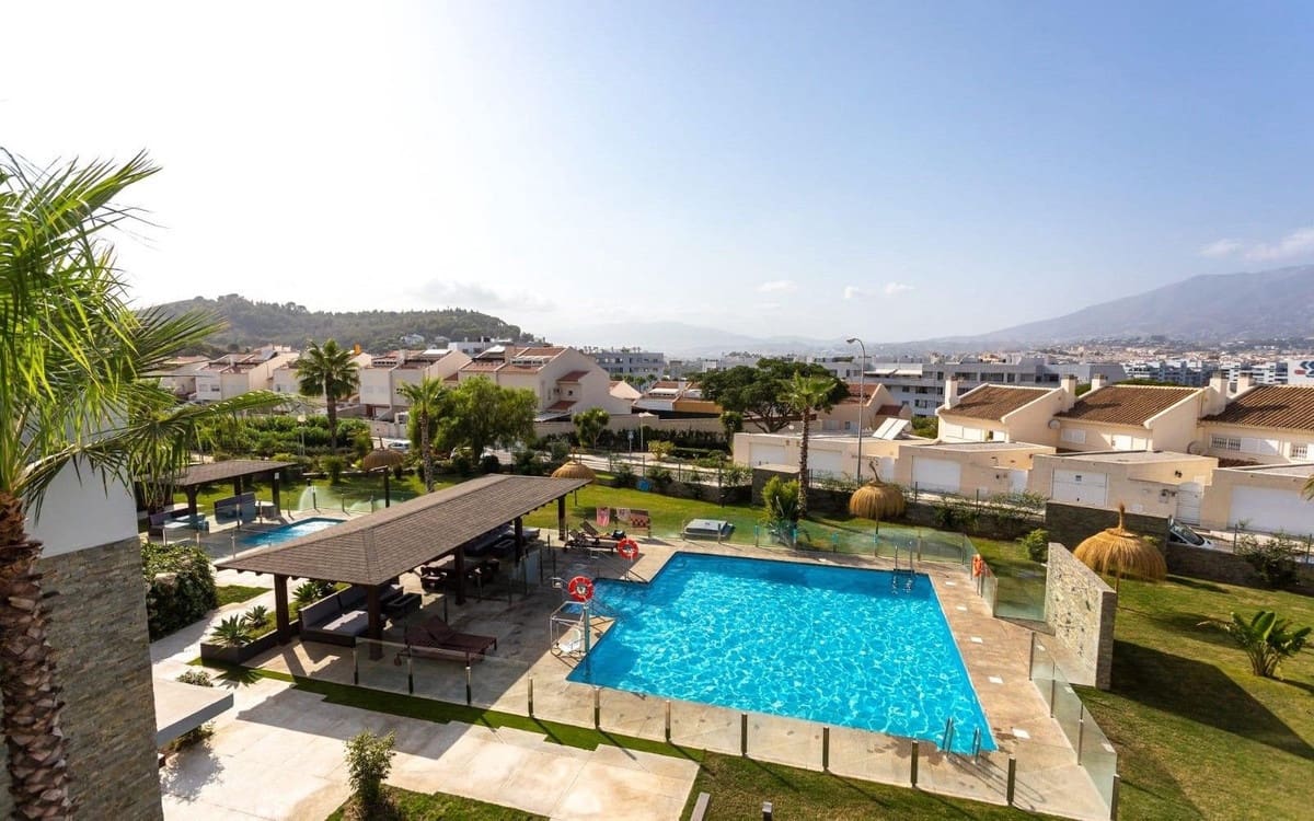 3 sovrum Lägenhet till salu i Mijas Costa med pool - 635 000 € (Ref: 9920084)