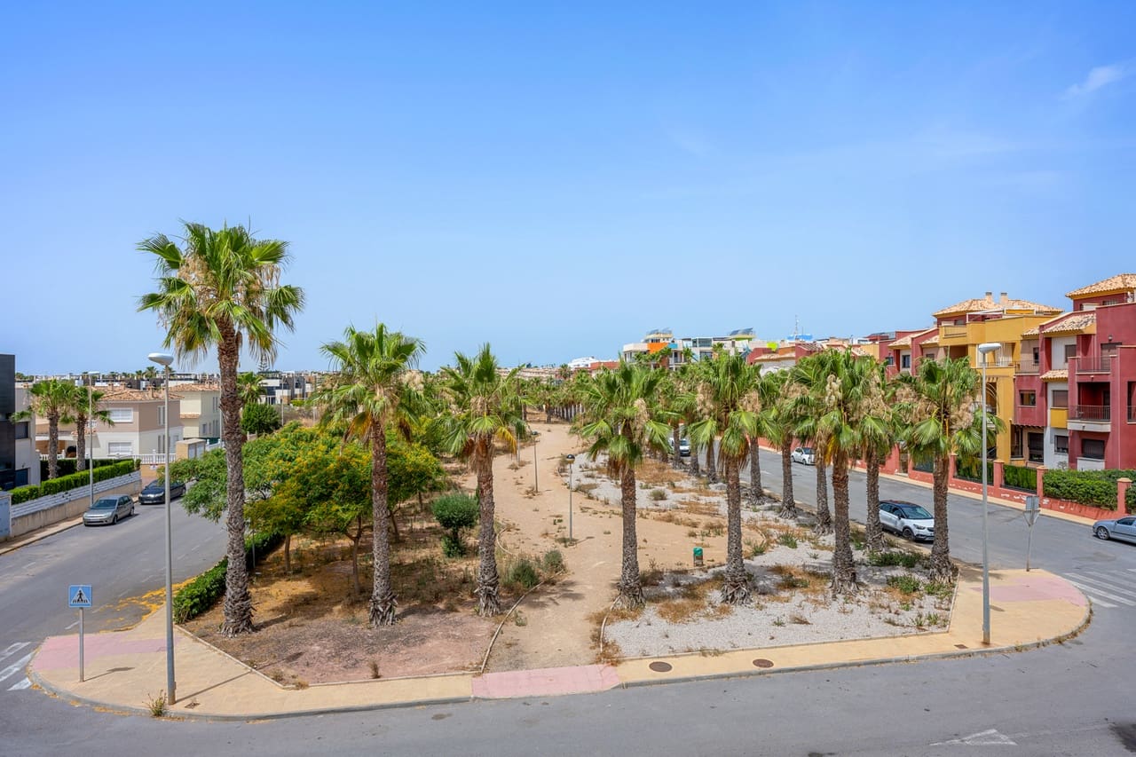 2 soverom Leilighet til salgs i Cabo Roig med garasje - € 239 995 (Ref: 9920094)