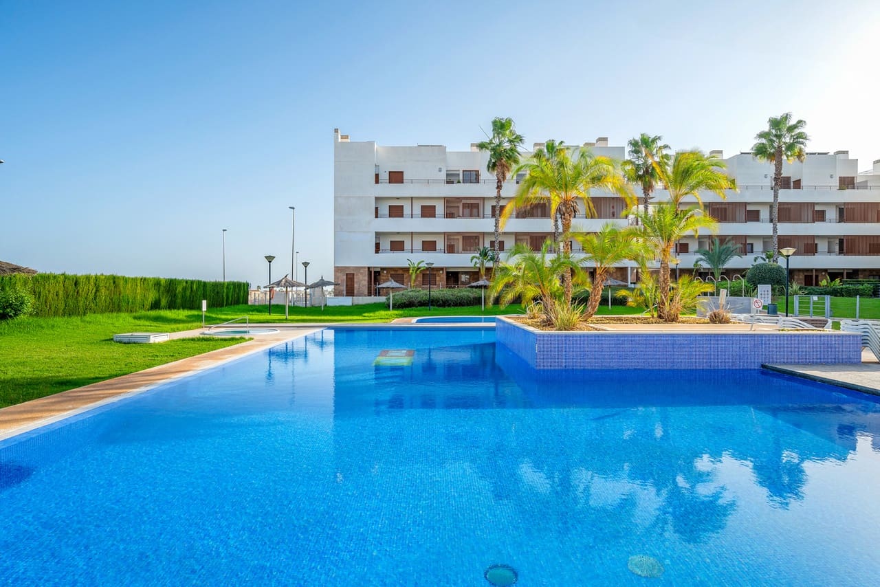 2 soverom Leilighet til salgs i Cabo Roig med garasje - € 239 995 (Ref: 9920094)