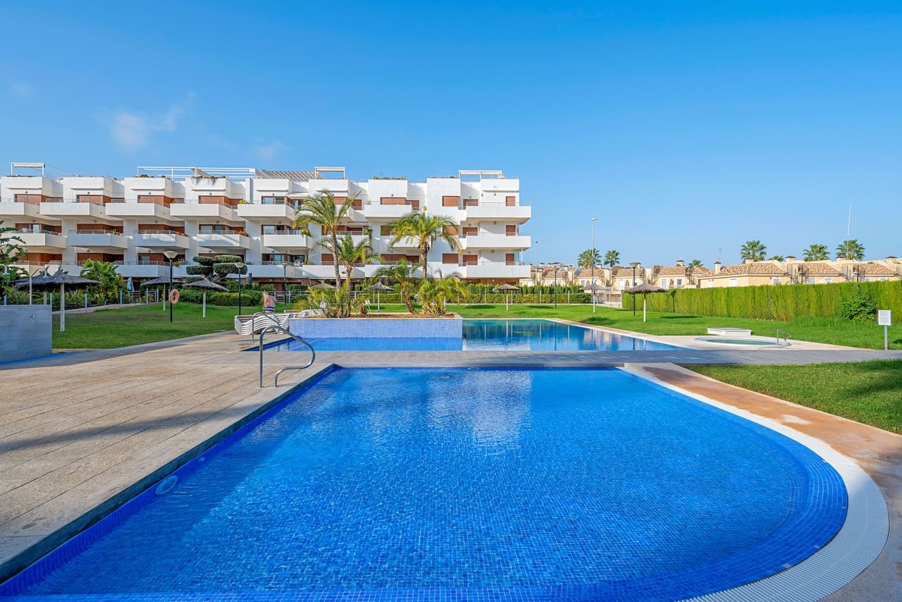 2 soverom Leilighet til salgs i Cabo Roig med garasje - € 239 995 (Ref: 9920094)