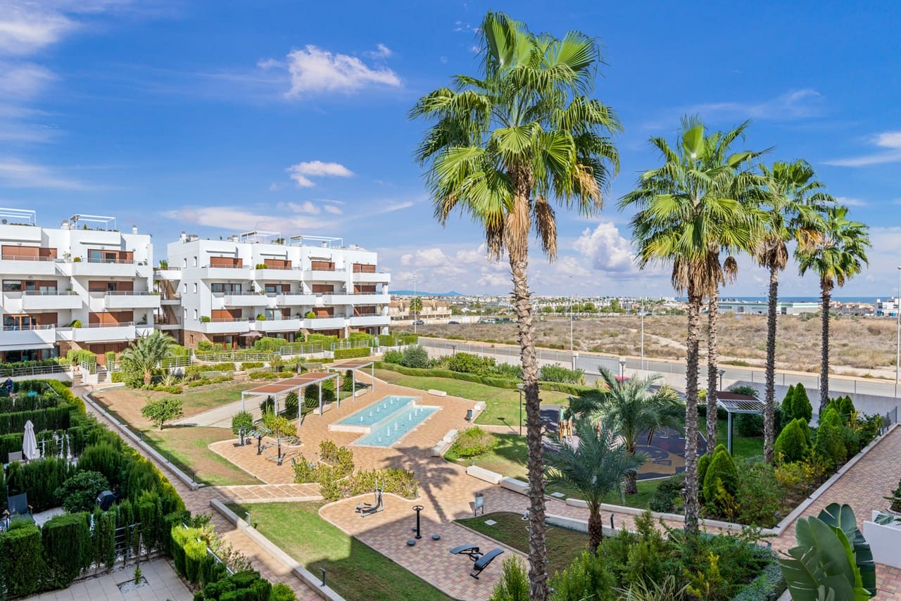 2 soverom Leilighet til salgs i Cabo Roig med garasje - € 239 995 (Ref: 9920094)