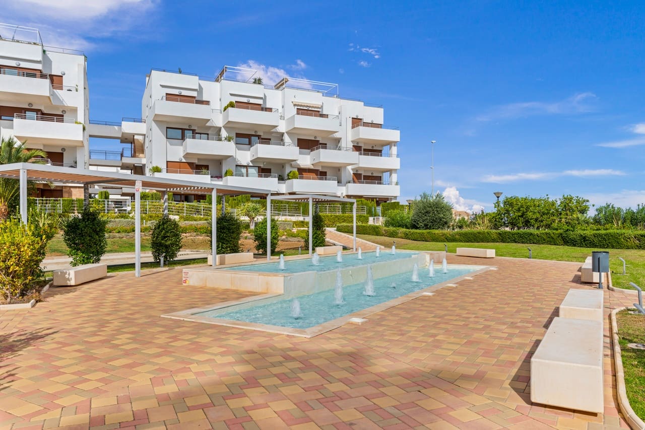 2 soverom Leilighet til salgs i Cabo Roig med garasje - € 239 995 (Ref: 9920094)