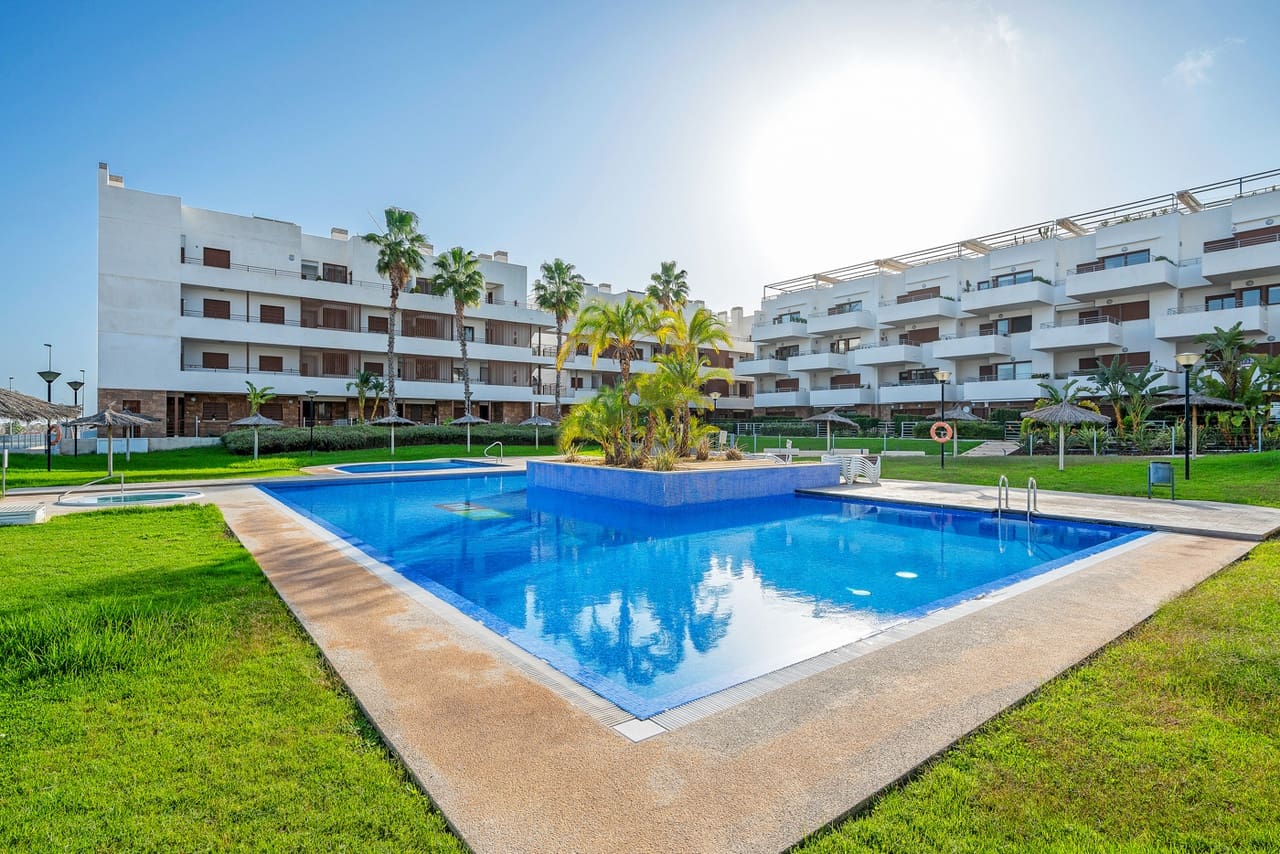 2 soverom Leilighet til salgs i Cabo Roig med garasje - € 239 995 (Ref: 9920094)