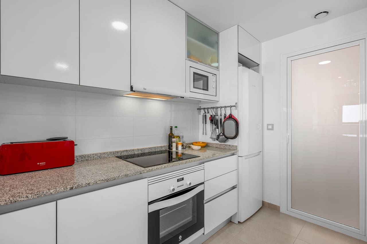 2 soverom Leilighet til salgs i Cabo Roig med garasje - € 239 995 (Ref: 9920094)