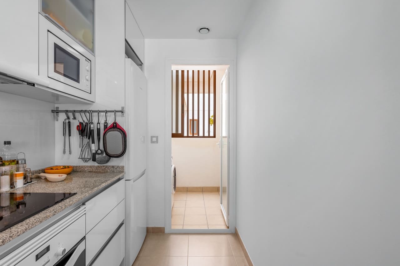 2 soverom Leilighet til salgs i Cabo Roig med garasje - € 239 995 (Ref: 9920094)