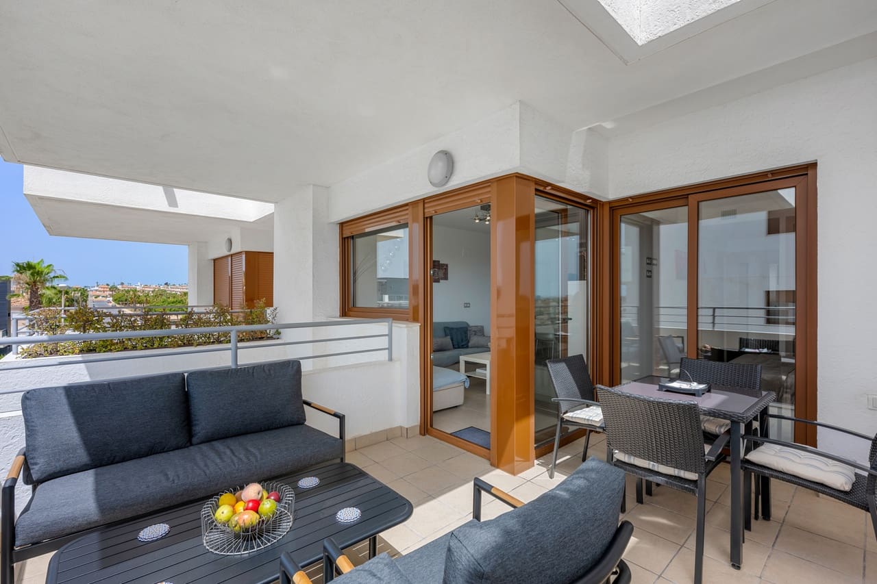 2 soverom Leilighet til salgs i Cabo Roig med garasje - € 239 995 (Ref: 9920094)