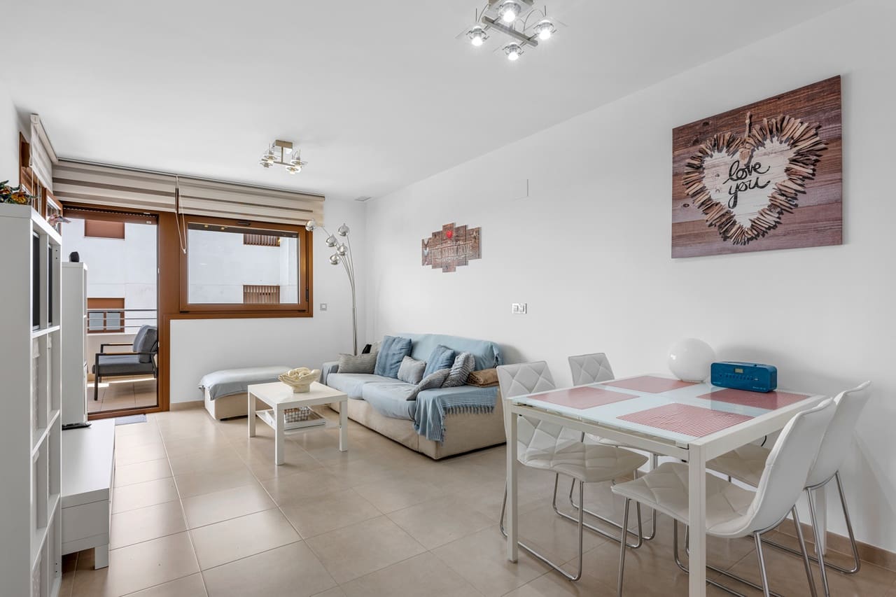 2 soverom Leilighet til salgs i Cabo Roig med garasje - € 239 995 (Ref: 9920094)
