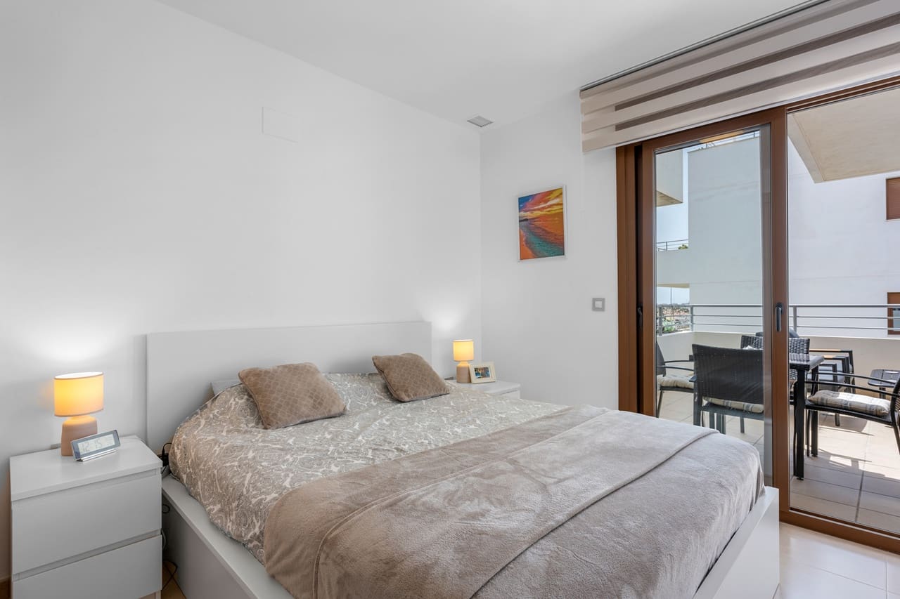 2 soverom Leilighet til salgs i Cabo Roig med garasje - € 239 995 (Ref: 9920094)
