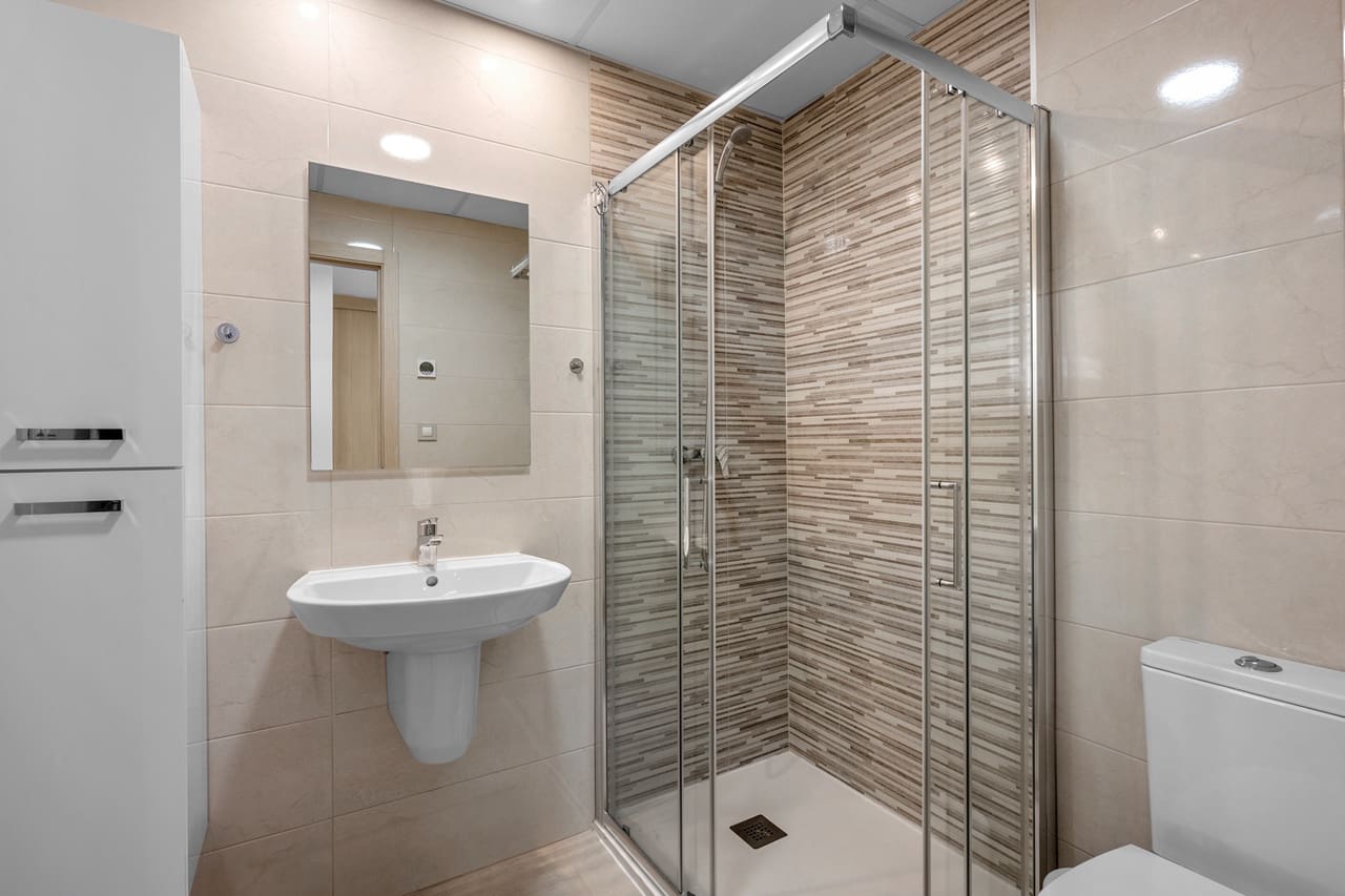 2 soverom Leilighet til salgs i Cabo Roig med garasje - € 239 995 (Ref: 9920094)