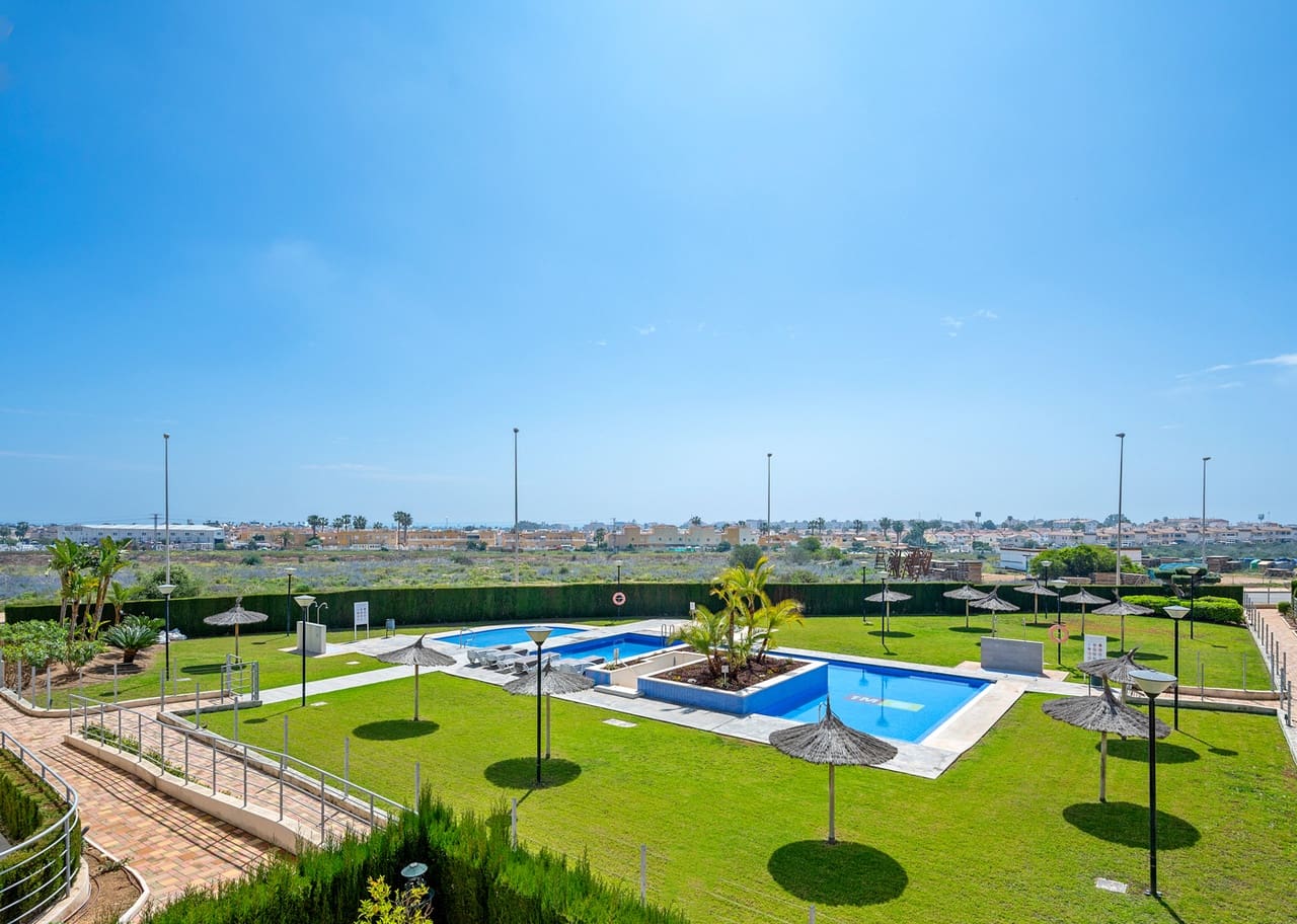 2 soverom Leilighet til salgs i Cabo Roig med garasje - € 239 995 (Ref: 9920094)