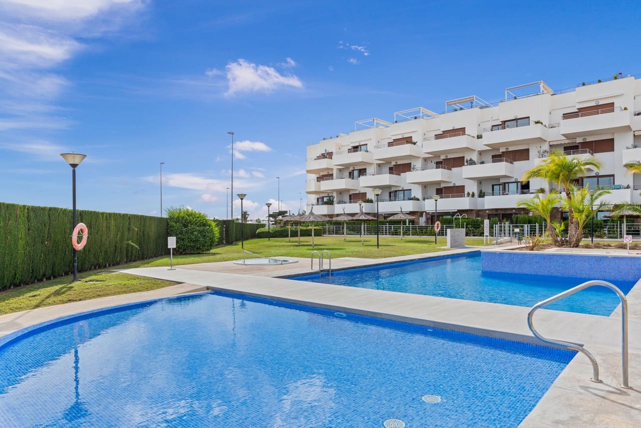 2 soverom Leilighet til salgs i Cabo Roig med garasje - € 239 995 (Ref: 9920094)