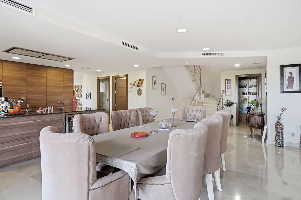 6 bedroom Villa for sale in Benalmadena - € 2,495,000 (Ref: 9923004)