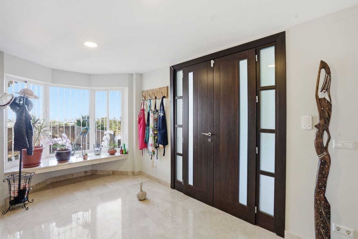 6 bedroom Villa for sale in Benalmadena - € 2,495,000 (Ref: 9923004)