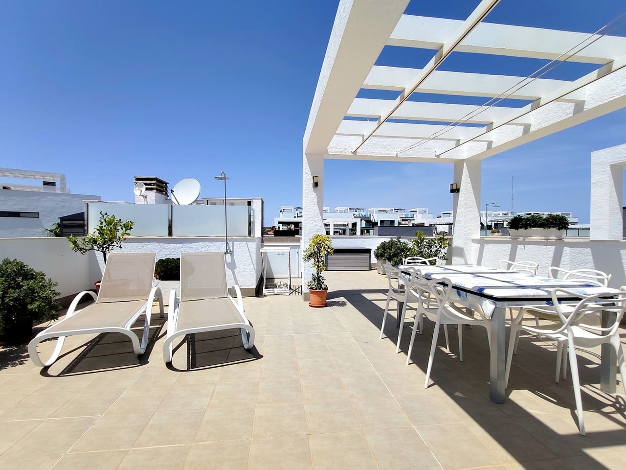 3 soverom Penthouse til salgs i Guardamar del Segura med garasje - € 309 900 (Ref: 9923008)