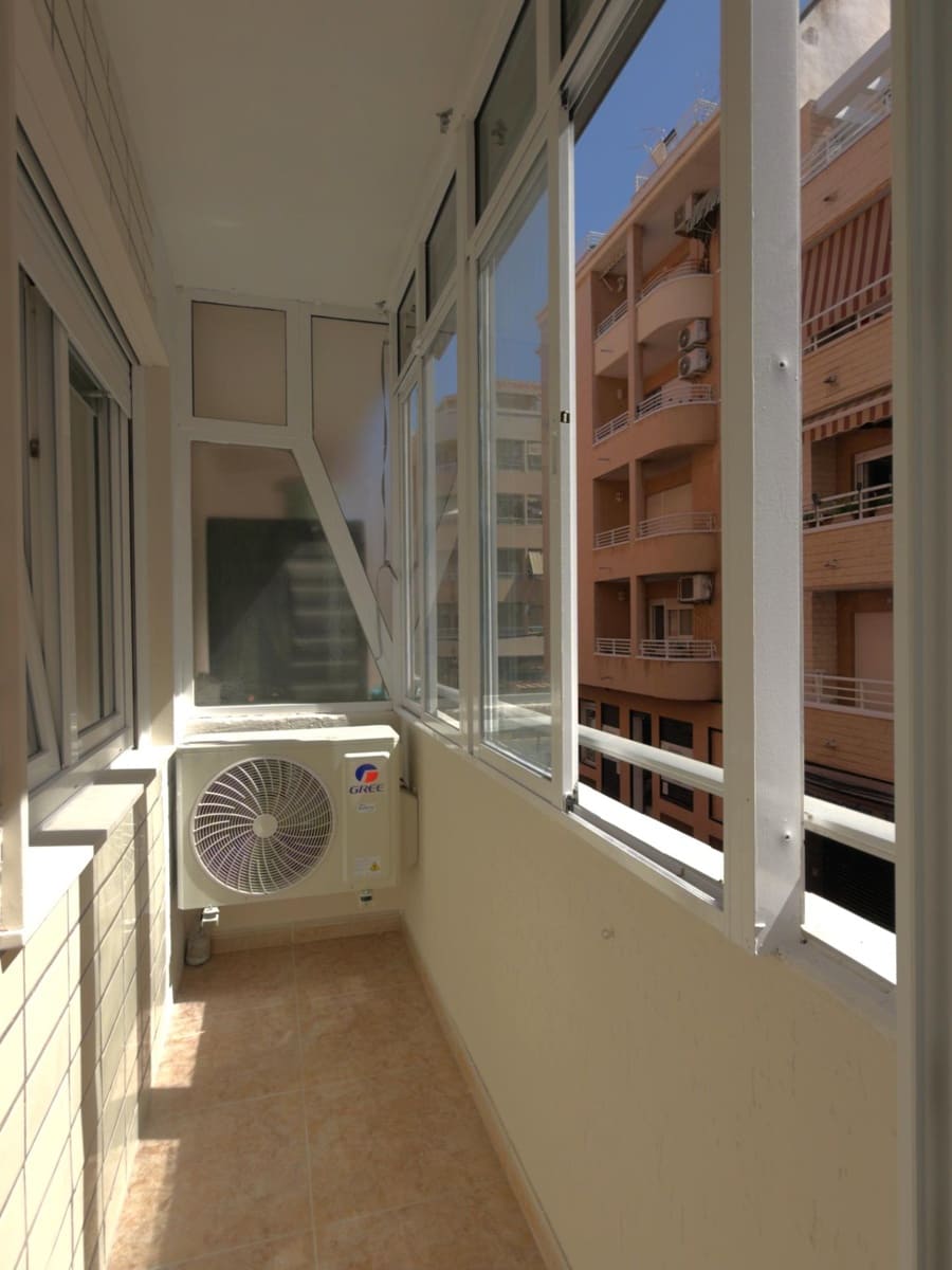 Apartamento de 2 habitaciones en Torrevieja en venta - 229.950 € (Ref: 9924304)