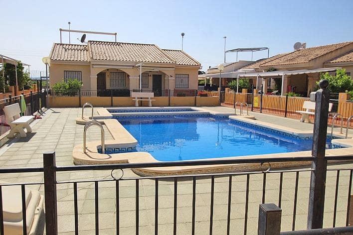 2 bedroom Bungalow for sale in Guardamar del Segura with pool - € 171,000 (Ref: 9927045)