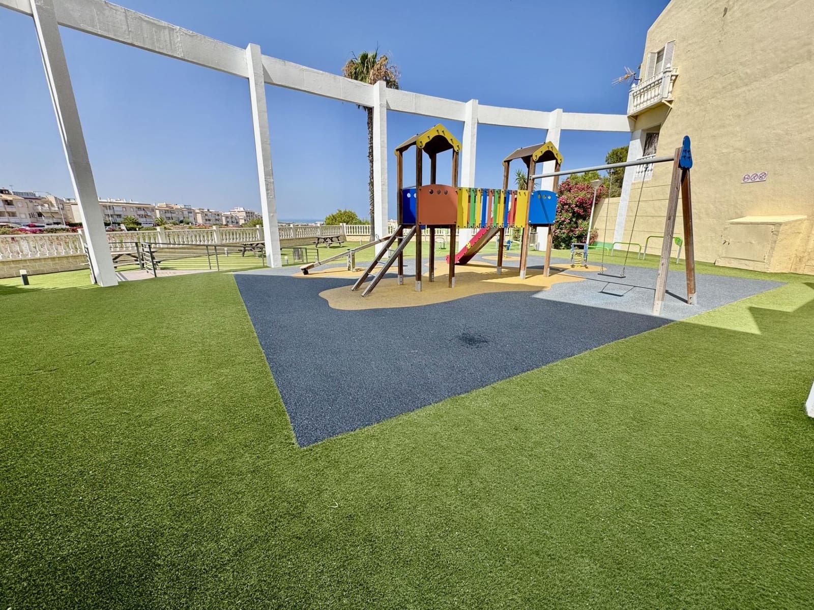 Apartamento de 1 habitación en Torrevieja en venta con piscina - 179.900 € (Ref: 9927046)