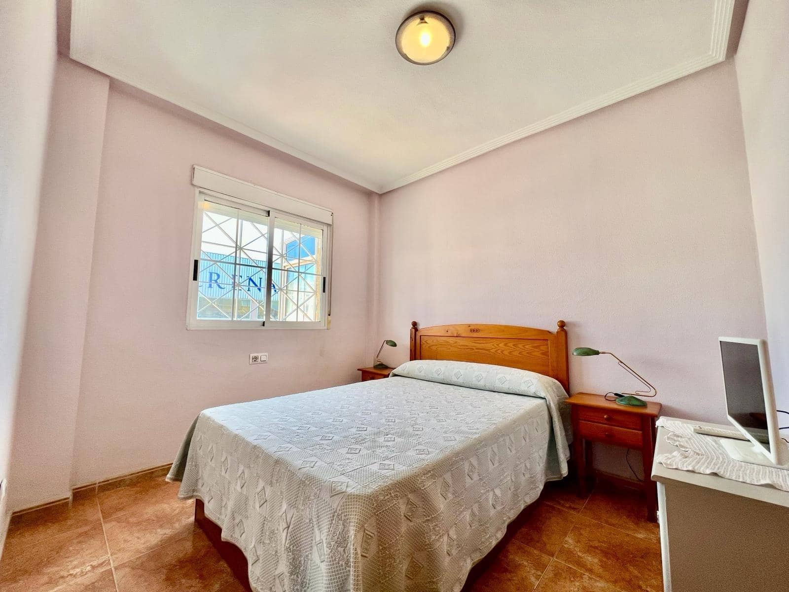 Bungalow de 2 habitaciones en Torrevieja en venta con piscina - 149.900 € (Ref: 9927047)