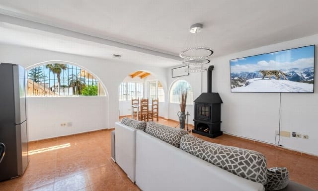 Chalet de 2 habitaciones en Zona Puerto Deportivo, Fuengirola en venta con piscina - 399.995 € (Ref: 9929052)