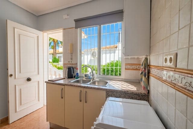 Chalet de 2 habitaciones en Zona Puerto Deportivo, Fuengirola en venta con piscina - 399.995 € (Ref: 9929052)