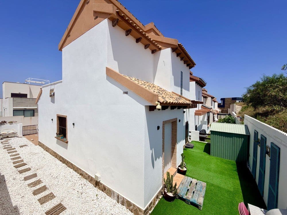 3 slaapkamer Villa te koop in Ciudad Quesada met zwembad - € 350.000 (Ref: 9930405)