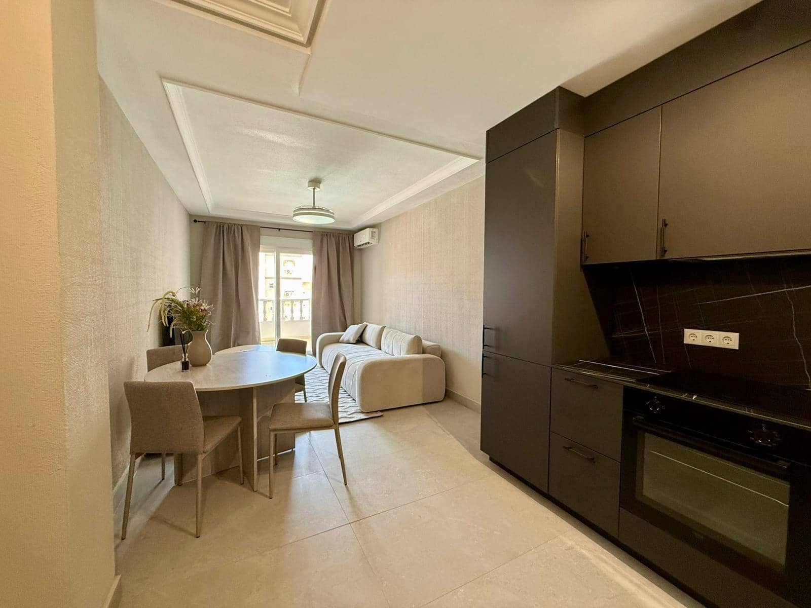 Apartamento de 2 habitaciones en Torrevieja en venta - 219.900 € (Ref: 9930407)